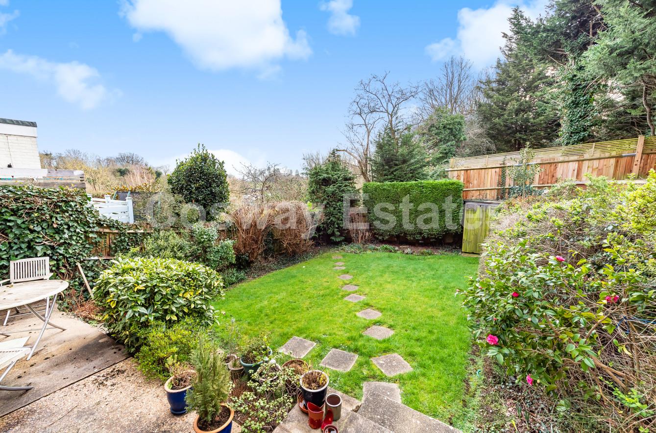 Lawrence Gardens, Mill Hill
